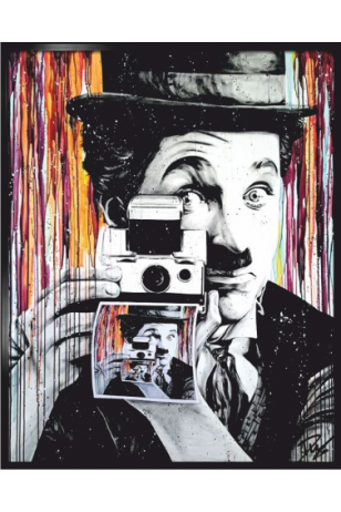 Popart Fotoğraf Çeken Charlie Chaplin 70 cm x 100 Dev Kuşe Poster (silindir kolili kargo ile)